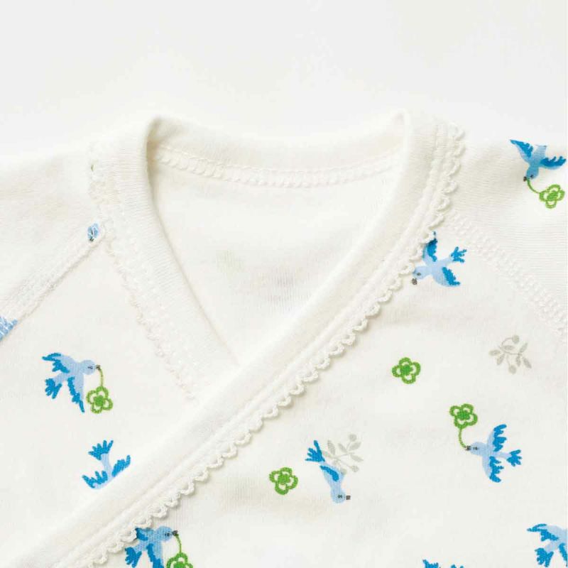 毎日洗濯して使うものだから、赤ちゃんの着心地も快適にするやわらかく肌ざわりの良い綿100%のスムース生地を使用しました。